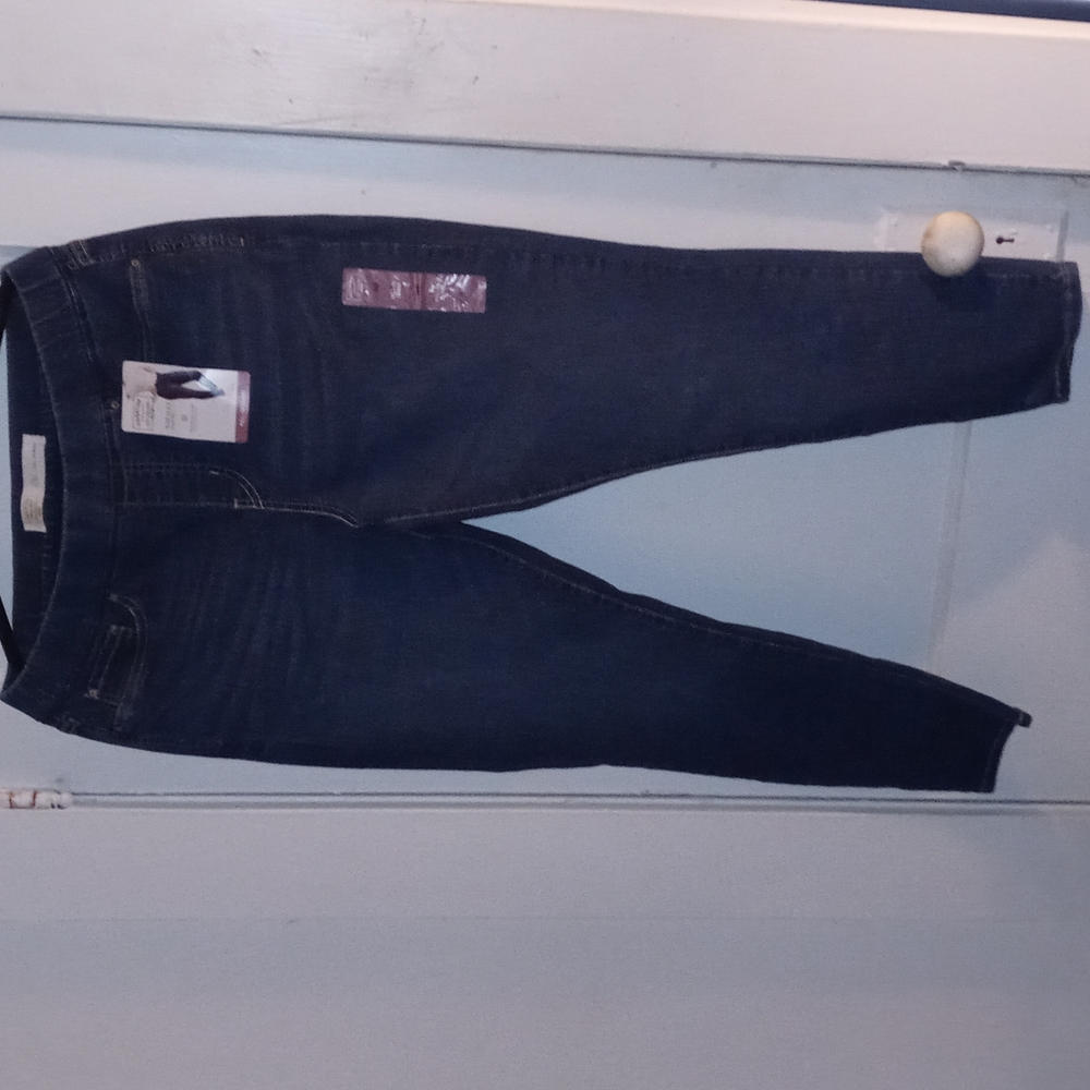 Levi's skinny pull on jeans